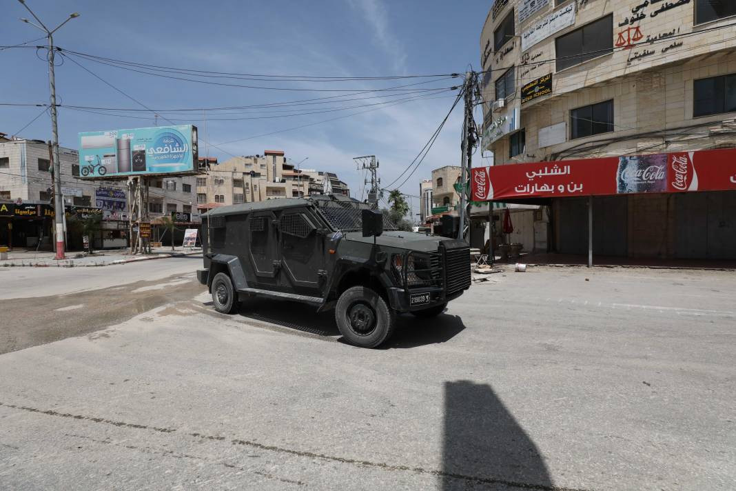 İsrail ordusu Cenin kentine baskın düzenledi - Resim: 12
