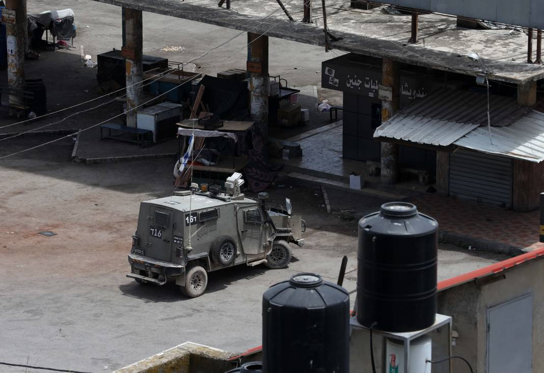 İsrail ordusu Cenin kentine baskın düzenledi - Resim: 11