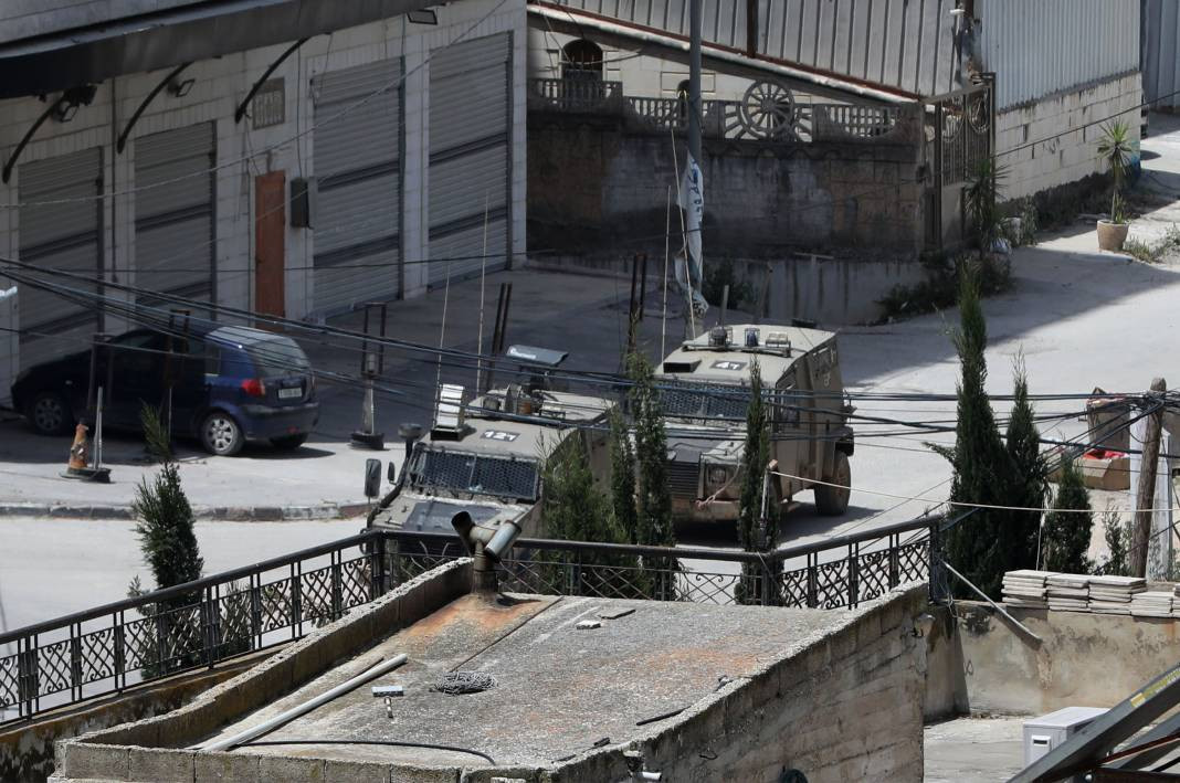 İsrail ordusu Cenin kentine baskın düzenledi - Resim: 1