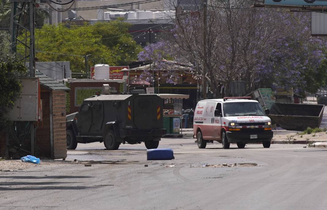 İsrail ordusu Cenin kentine baskın düzenledi - Resim: 10