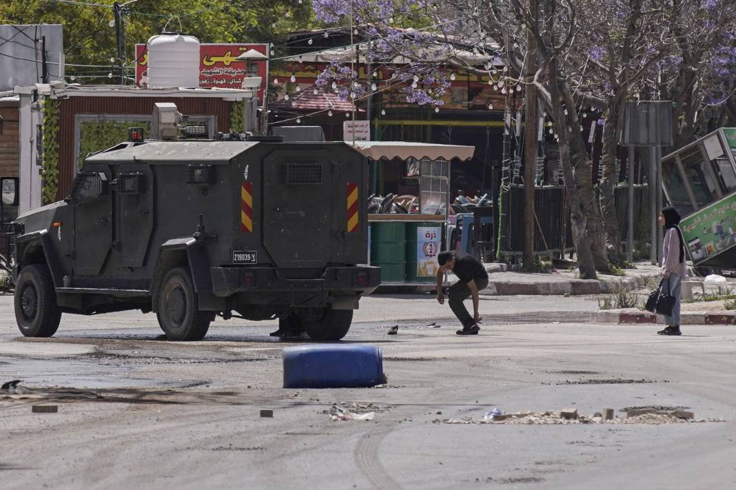 İsrail ordusu Cenin kentine baskın düzenledi - Resim: 14