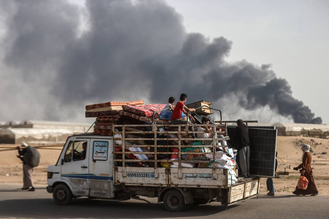 İsrail'in zorla yerinden ettiği Gazzeliler yine göç yolunda - Resim: 2