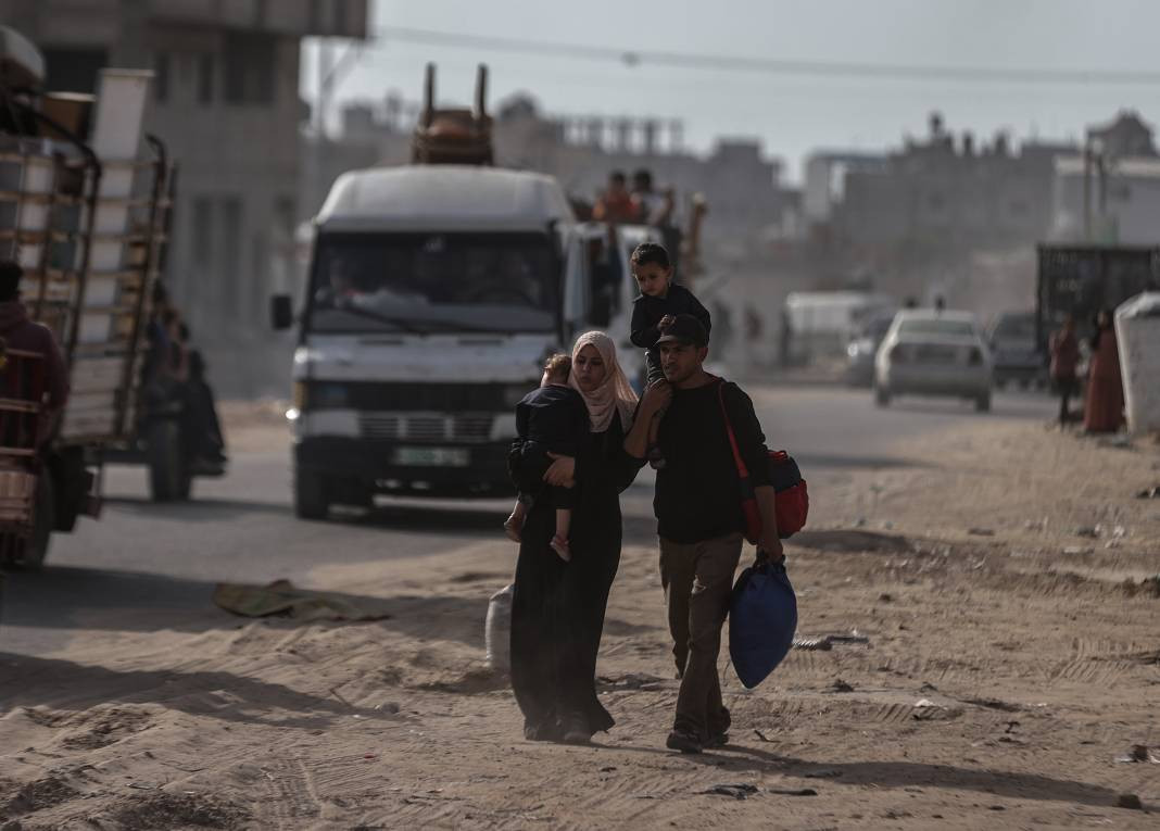 İsrail'in zorla yerinden ettiği Gazzeliler yine göç yolunda - Resim: 10