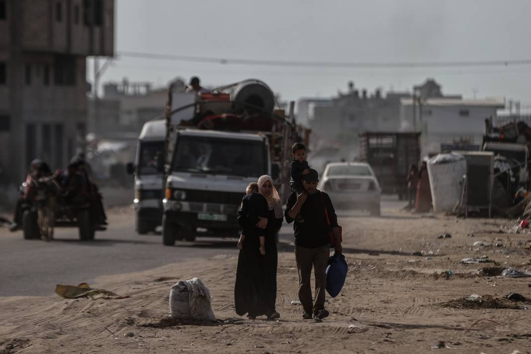 İsrail'in zorla yerinden ettiği Gazzeliler yine göç yolunda - Resim: 8