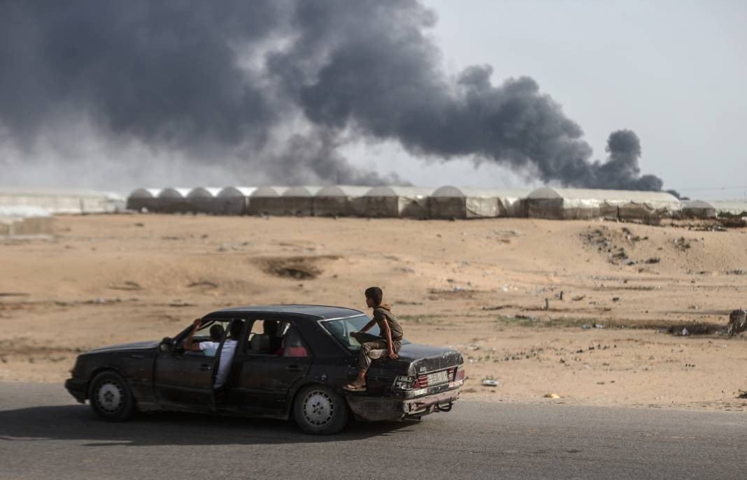 İsrail'in zorla yerinden ettiği Gazzeliler yine göç yolunda - Resim: 13