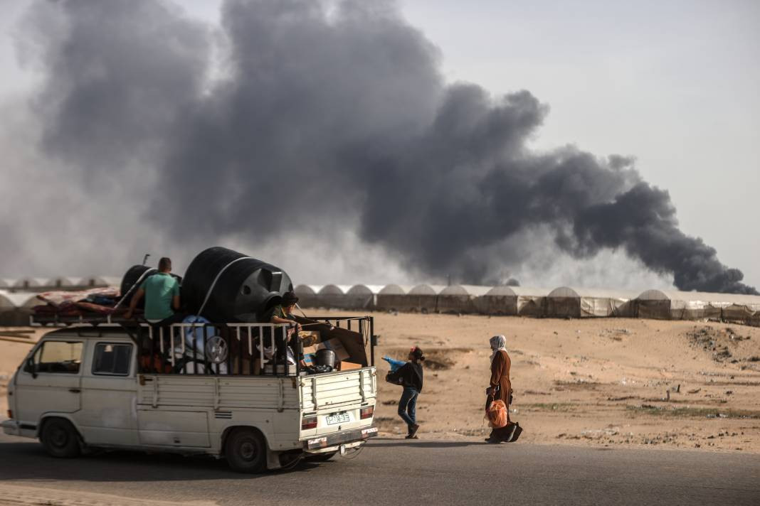İsrail'in zorla yerinden ettiği Gazzeliler yine göç yolunda - Resim: 12