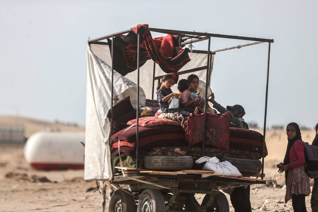 İsrail'in zorla yerinden ettiği Gazzeliler yine göç yolunda - Resim: 22