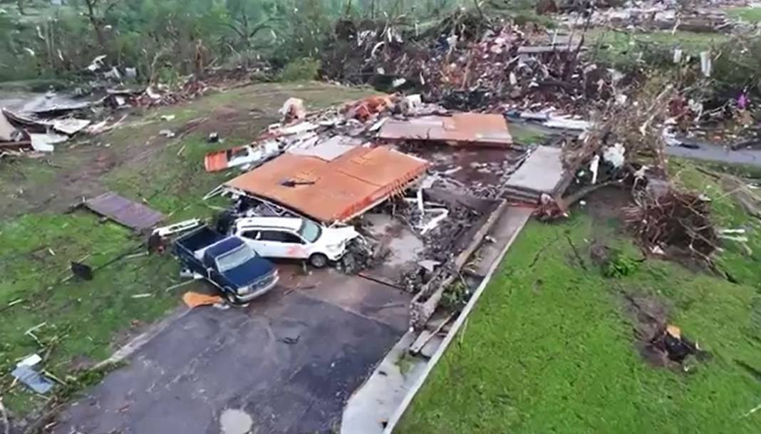 ABD'de hortum felaketi. Ortalık savaş alanına döndü - Resim: 1