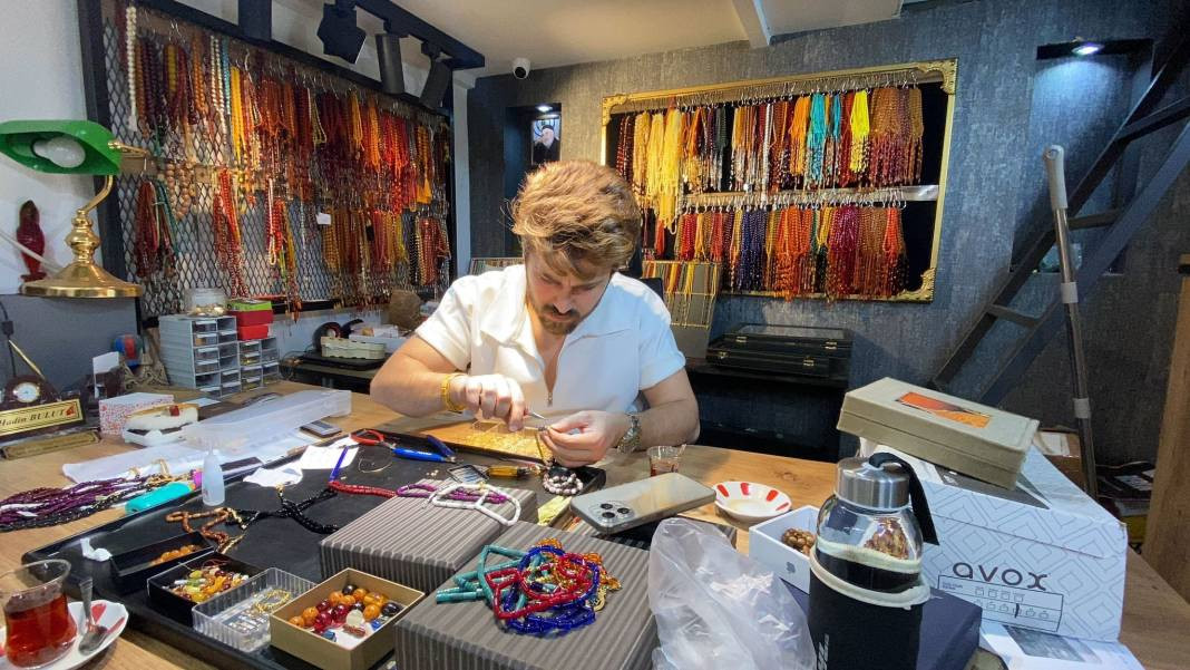 Tespihi öyle bir taştan yaptı ki fiyatını duyan eli bile süremiyor. Beyaz Saray ve Kabe'de de kullanıldı - Resim: 9