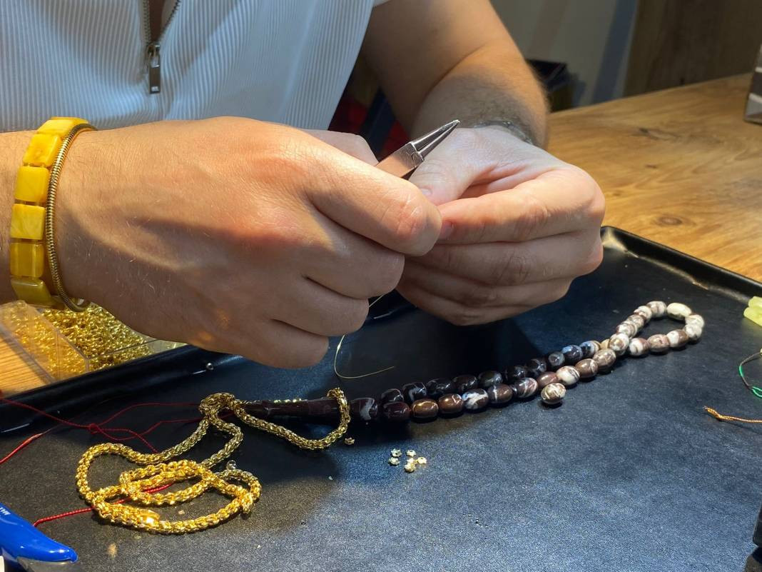 Tespihi öyle bir taştan yaptı ki fiyatını duyan eli bile süremiyor. Beyaz Saray ve Kabe'de de kullanıldı - Resim: 10