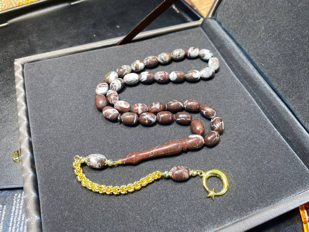 Tespihi öyle bir taştan yaptı ki fiyatını duyan eli bile süremiyor. Beyaz Saray ve Kabe'de de kullanıldı - Resim: 2