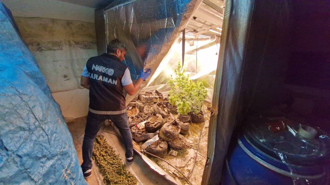 Uyuşturucuyu sakladıkları yere polisler şaştı kaldı. Kurdukları düzenek şeytanın aklına gelmez - Resim: 3