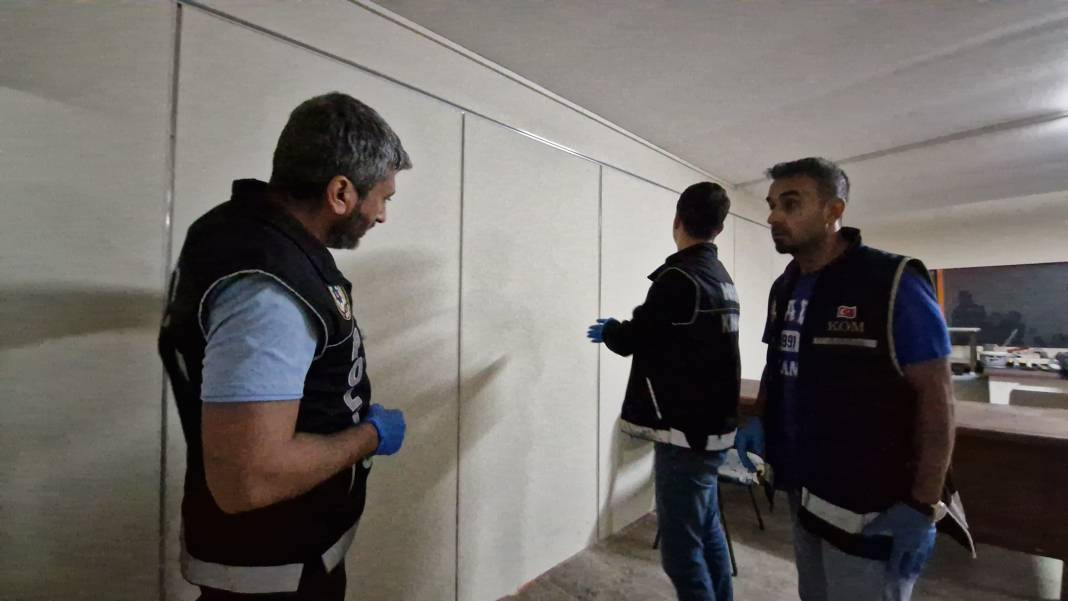 Uyuşturucuyu sakladıkları yere polisler şaştı kaldı. Kurdukları düzenek şeytanın aklına gelmez - Resim: 1