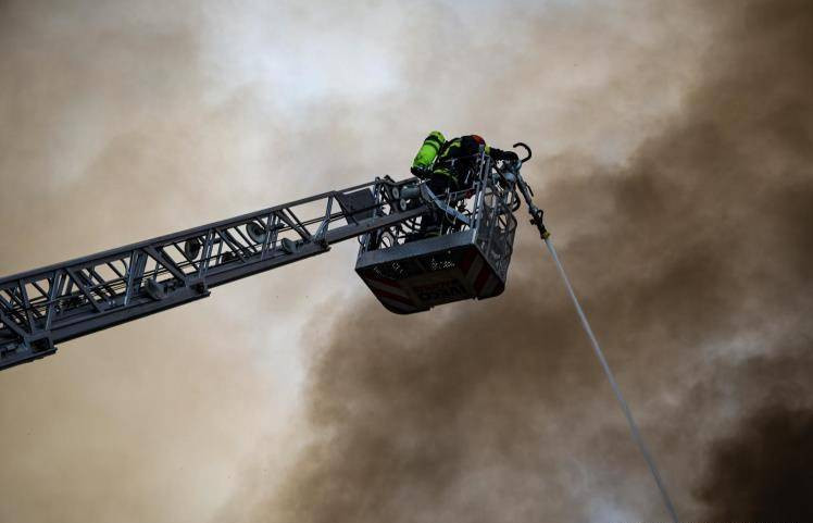 11 dakikada bin 348 dükkan yandı. Dev AVM küle döndü - Resim: 5