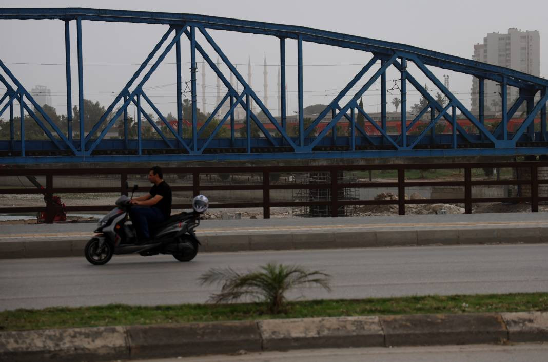 Adana'yı toz bulutları esir aldı! - Resim: 7
