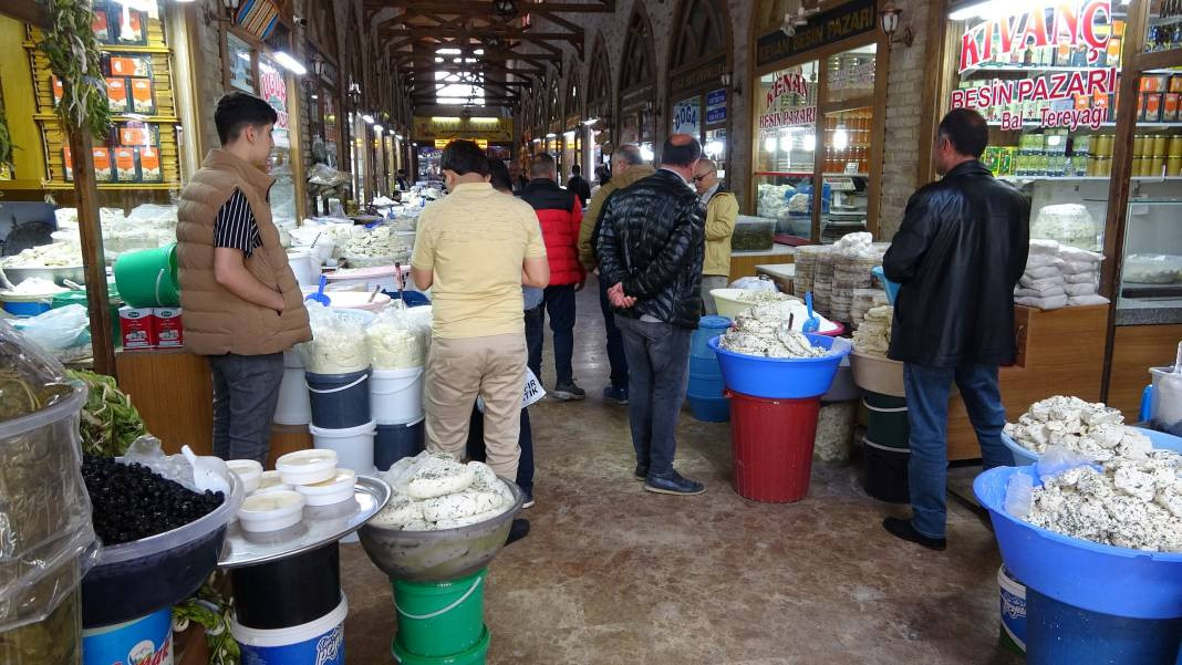 Sofraların vazgeçilmezi 200 TL'den satışta! Dağlardan toplanan bitkilerden yapılıyor - Resim: 2