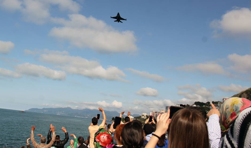 SOLOTÜRK Giresun'da nefesleri kesti - Resim: 16