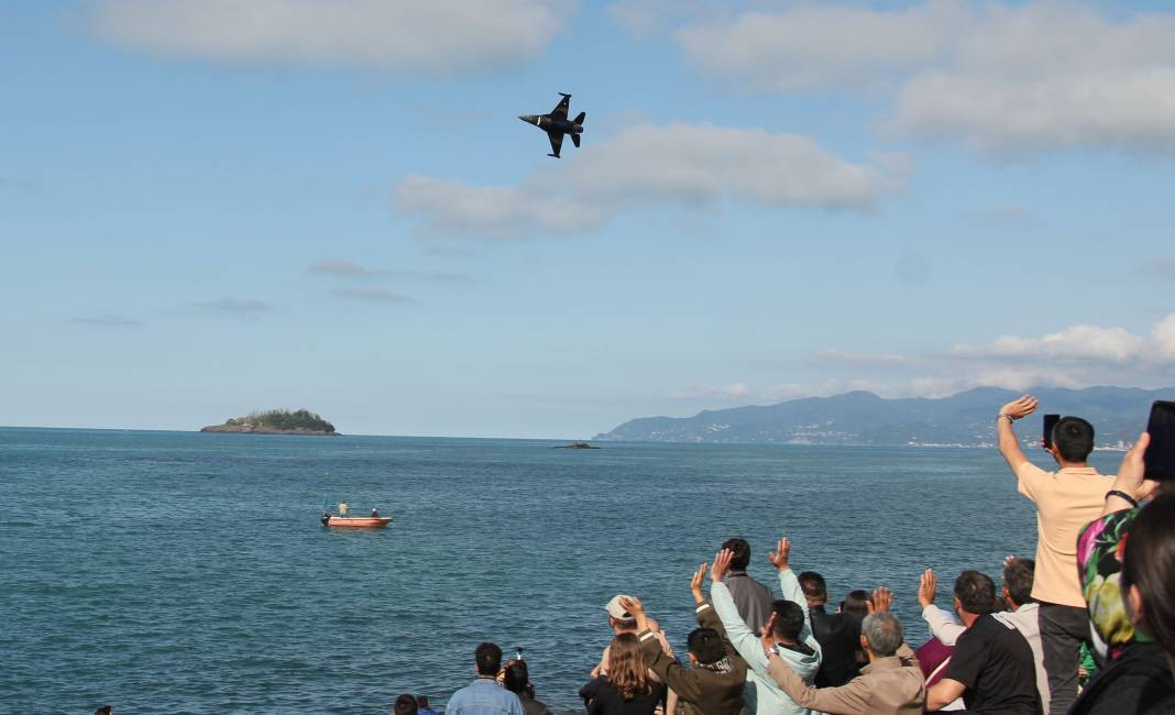 SOLOTÜRK Giresun'da nefesleri kesti - Resim: 12