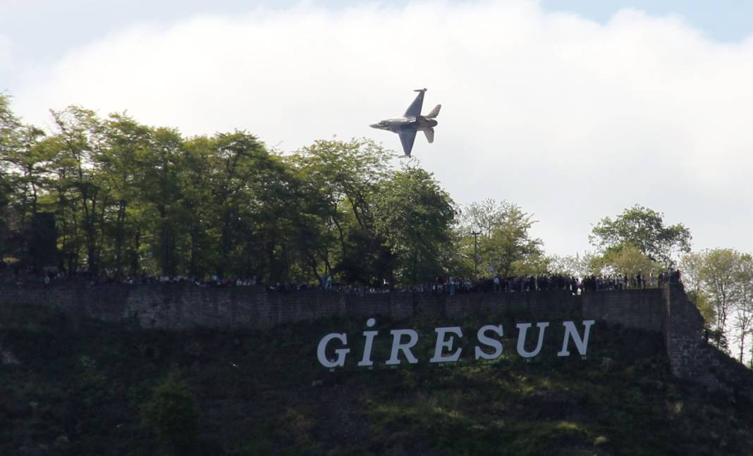 SOLOTÜRK Giresun'da nefesleri kesti - Resim: 14