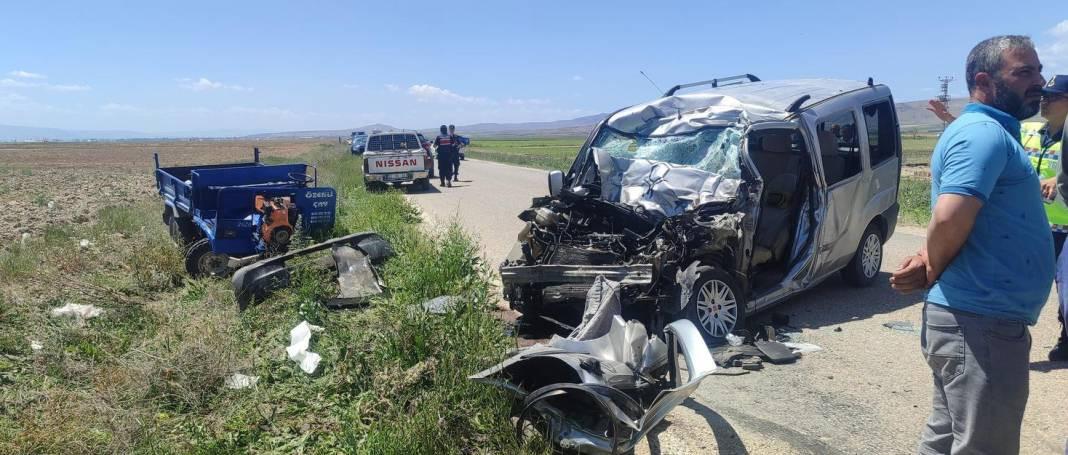 Afyonkarahisar’da feci kaza. 2 ölü 2 yaralı - Resim: 2