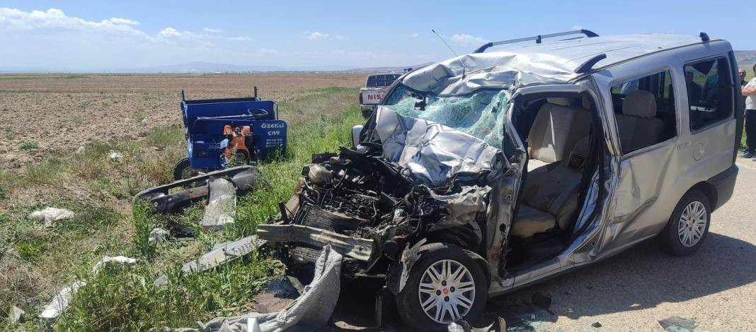 Afyonkarahisar’da feci kaza. 2 ölü 2 yaralı - Resim: 4