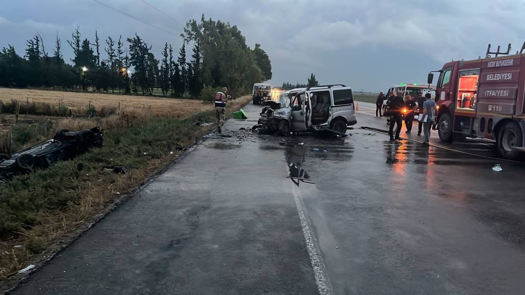 Hatay’da katliam gibi kaza: 5 ölü, 2 ağır yaralı - Resim: 1
