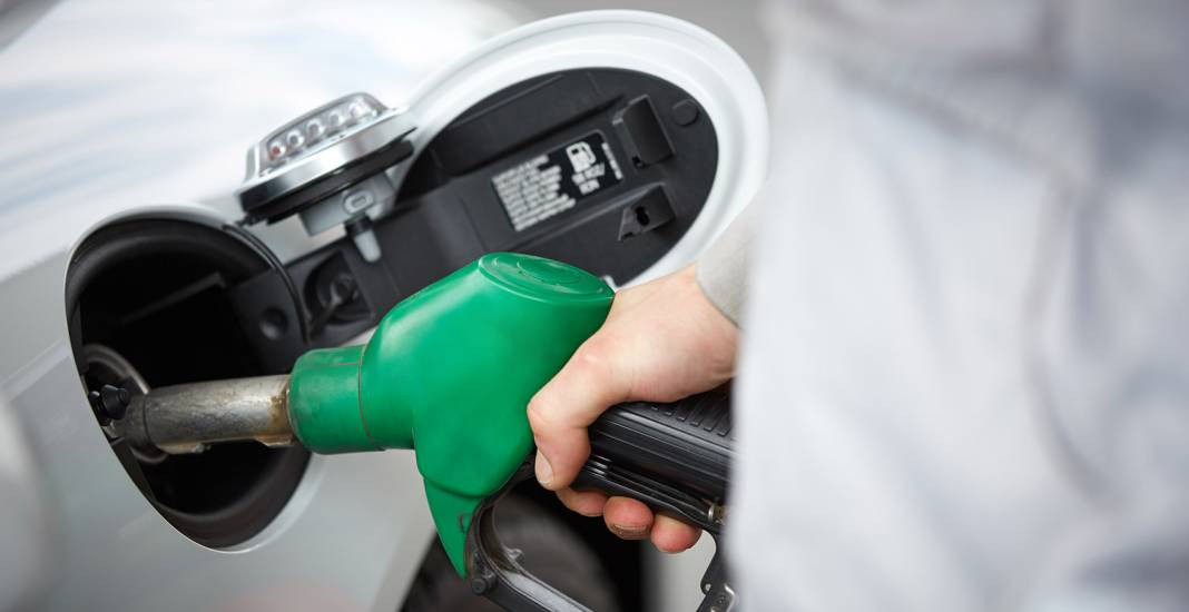 Sürücüler bu gece yarısı ters köşe olacak. Akaryakıt istasyonlarına giden başımıza taş yağacak diyecek. - Resim: 8