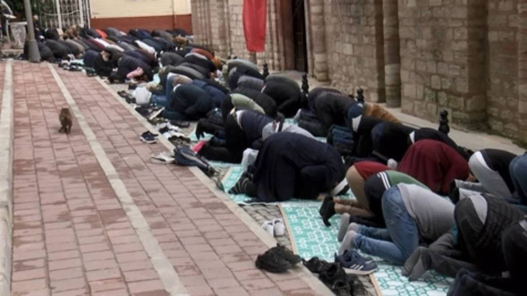 Kiliseden camiye çevrilen Kariye Camii’nde 79 yıl sonra ilk cuma namazı - Resim: 31