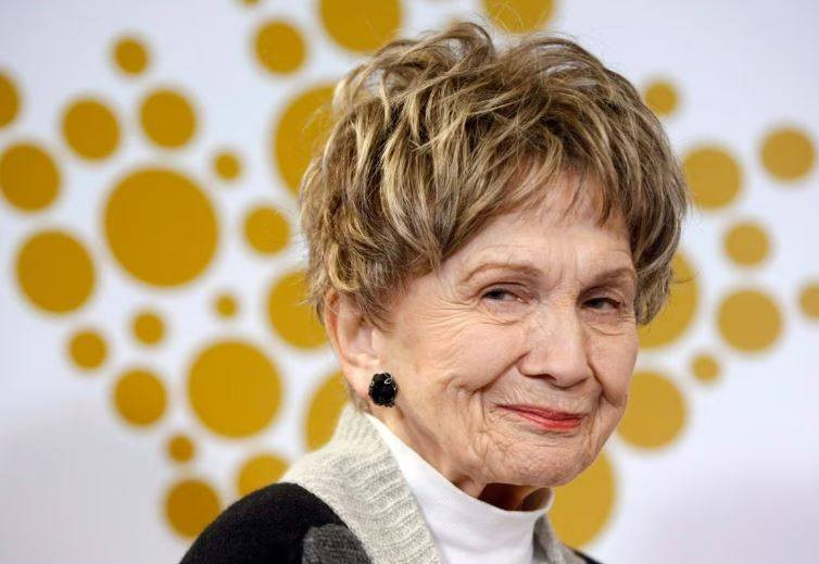 Nobel ödüllü yazar hayatını kaybetti - Resim: 14