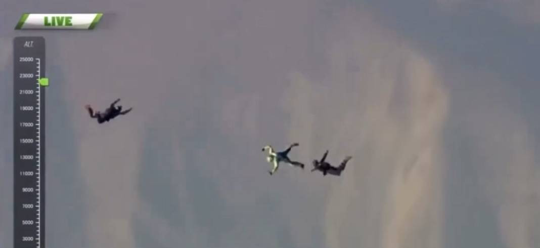 7620 metre yükseklikten atlayıp paraşütsüz yere indi. Tarihte uçuş ekipmanı olmadan atlayan ilk kişi - Resim: 5