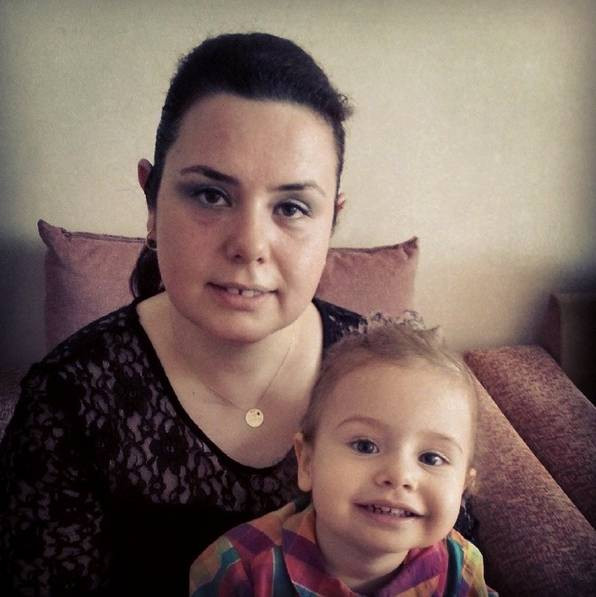 Ebru Gündeş’in sır gibi sakladığı kız kardeşi ortaya çıktı. Görenler ‘Ebru’nun ikizi mi?’ Diyor - Resim: 14