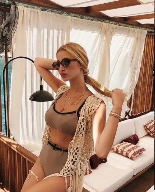 Coşkun Sabah 'Mardin'de şort giydirmem' demişti... Kızı Roza bikinili fotoğrafları paylaştı - Resim: 13