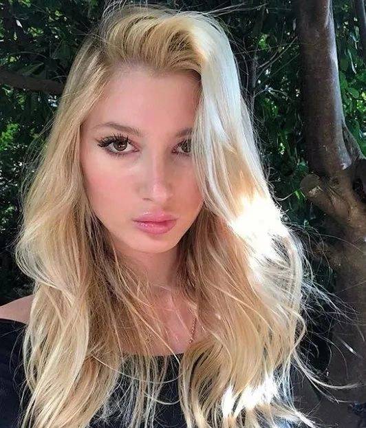 Coşkun Sabah 'Mardin'de şort giydirmem' demişti... Kızı Roza bikinili fotoğrafları paylaştı - Resim: 10