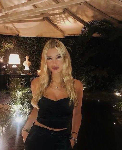 Coşkun Sabah 'Mardin'de şort giydirmem' demişti... Kızı Roza bikinili fotoğrafları paylaştı - Resim: 15