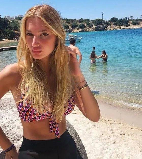 Coşkun Sabah 'Mardin'de şort giydirmem' demişti... Kızı Roza bikinili fotoğrafları paylaştı - Resim: 14