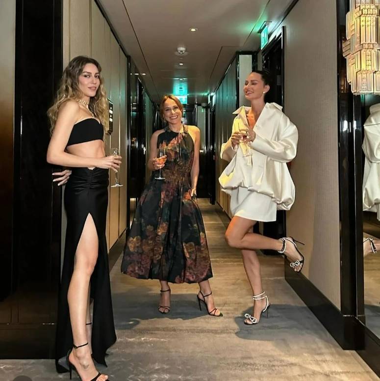 20 yıllık dostların eğlenceli gecesi. Bütün kızlar toplandık toplandık toplandık. - Resim: 3