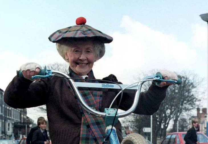 Emmy ödüllü oyuncu hayatını kaybetti - Resim: 11