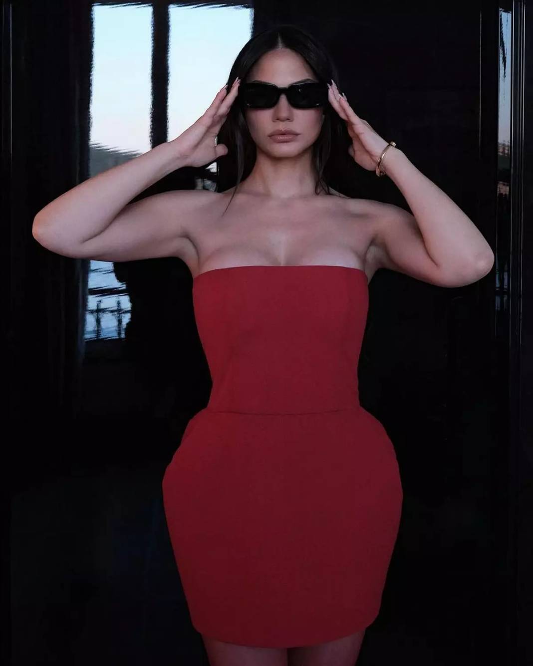 Demet Özdemir'in kırmızı elbisesine yoğum yağdı - Resim: 10