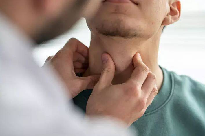 Sigara umulmadık yerinde saç çıkarttı! Doktorların nutku tutuldu - Resim: 2