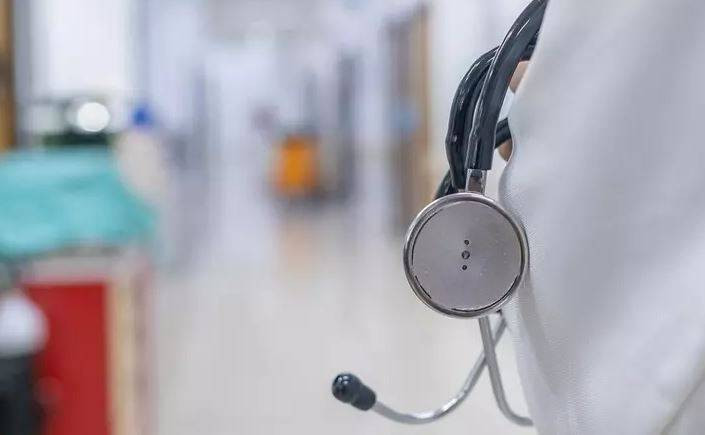 Sigara umulmadık yerinde saç çıkarttı! Doktorların nutku tutuldu - Resim: 7