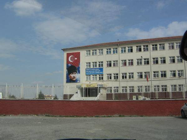 Din Kültürü öğretmeninin dans ettiği için ahlaksızlıkla suçladığı kız öğrenci intihar etti - Resim: 1