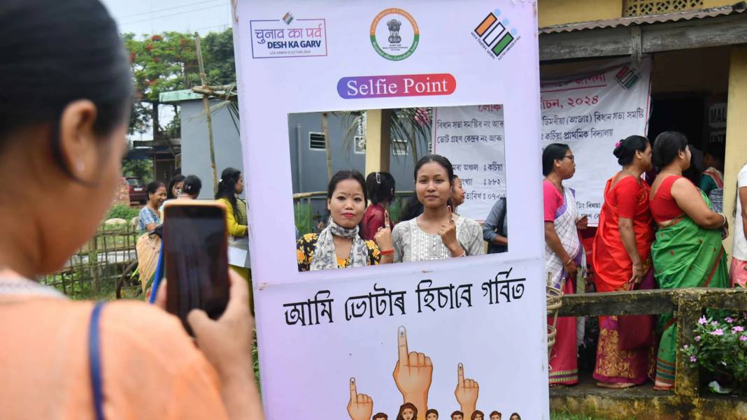 1 milyar seçmenlik iktidar yarışı. Hindistan seçimlerinden renkli kareler - Resim: 26