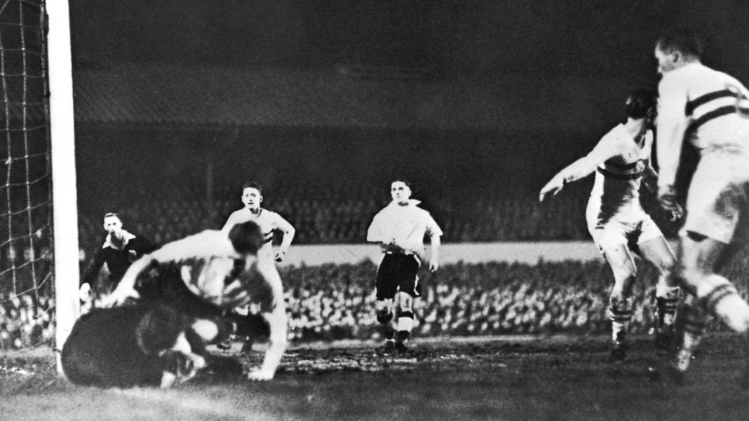 Futbol ve siyaset. Soğuk savaş gölgesinde gerçekleştirilen ilk Avrupa Şampiyonası - Resim: 4