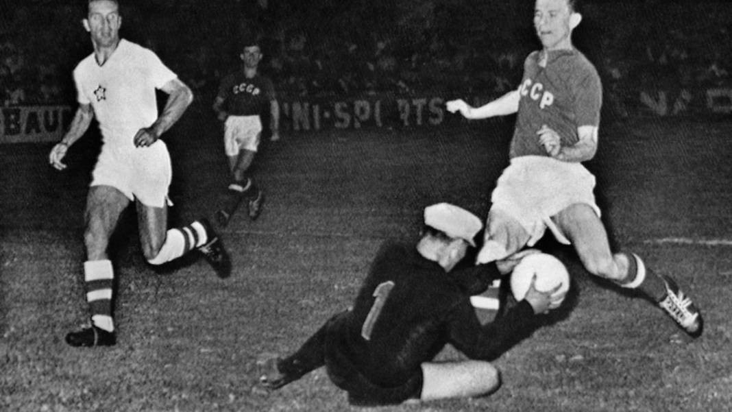 Futbol ve siyaset. Soğuk savaş gölgesinde gerçekleştirilen ilk Avrupa Şampiyonası - Resim: 7