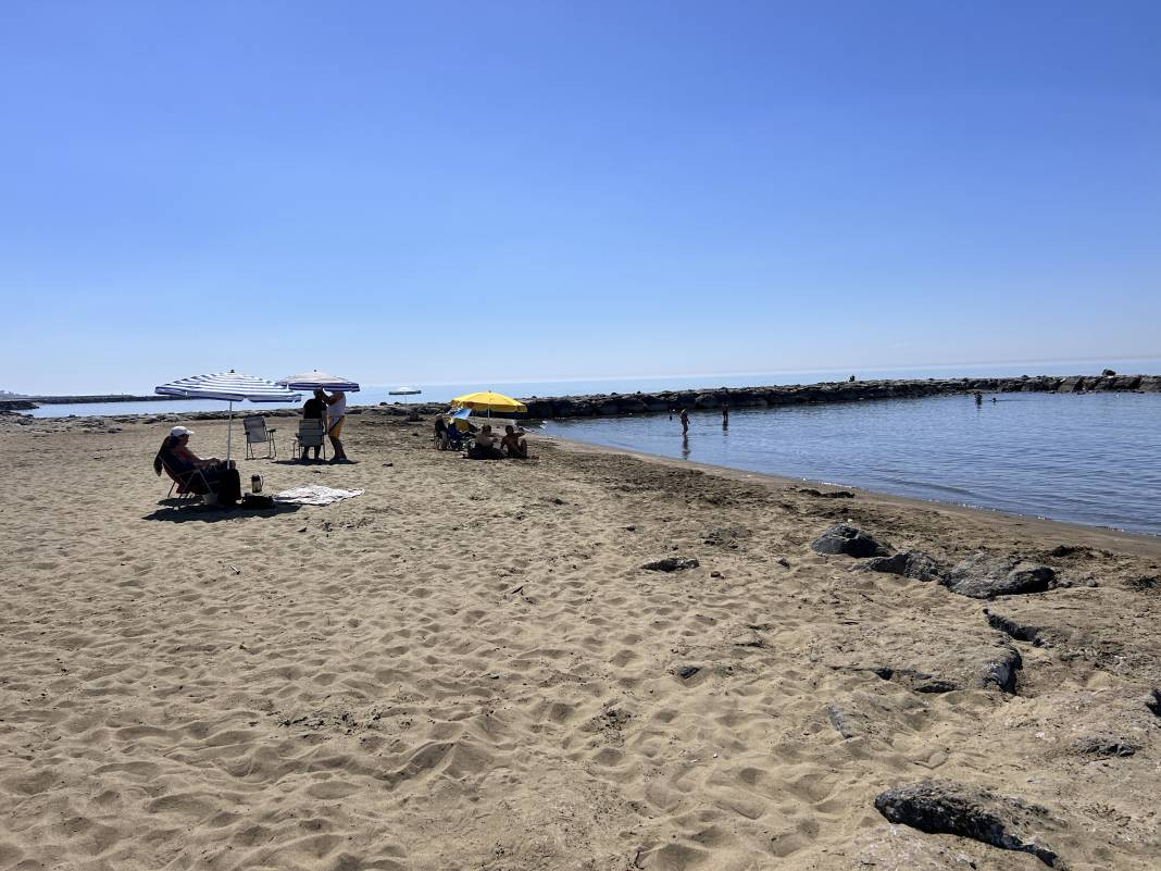 Termometreler 40 dereci buldu vatandaşlar kendilerini denize attı - Resim: 1