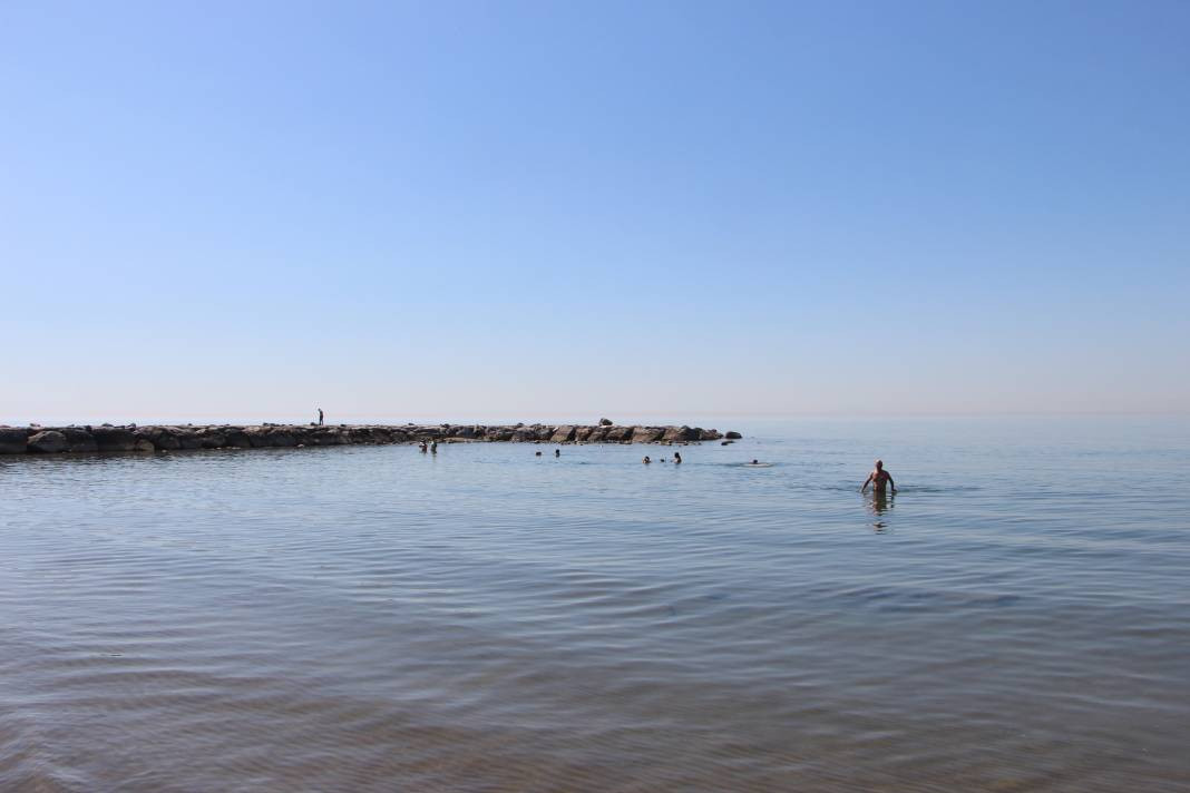Termometreler 40 dereci buldu vatandaşlar kendilerini denize attı - Resim: 3