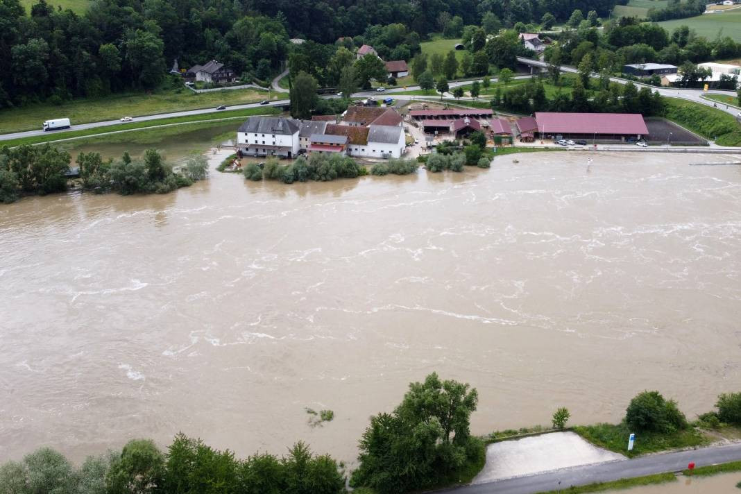 Almanya’da sel felaketi: 5 ölü, 1 kayıp - Resim: 6