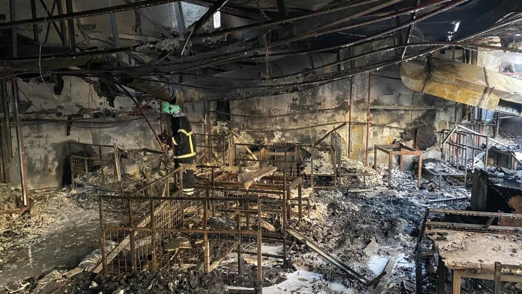 Gece kulübünde çıkan yangın 2 saatte küle çevirdi. Görüntüler Beşiktaş faciası gibi - Resim: 6