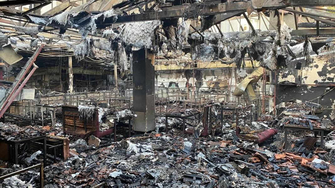 Gece kulübünde çıkan yangın 2 saatte küle çevirdi. Görüntüler Beşiktaş faciası gibi - Resim: 4