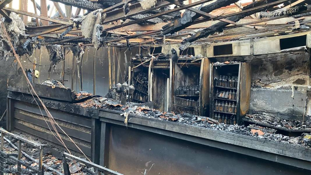 Gece kulübünde çıkan yangın 2 saatte küle çevirdi. Görüntüler Beşiktaş faciası gibi - Resim: 5